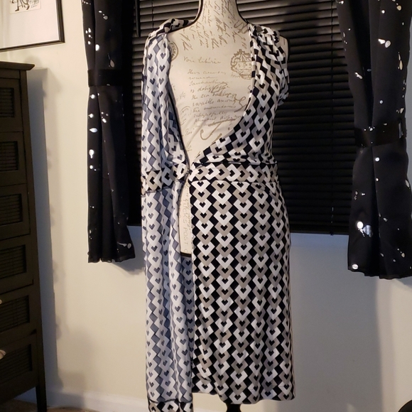 Banana Republic Wrap Around Dress - Picture 4 of 8